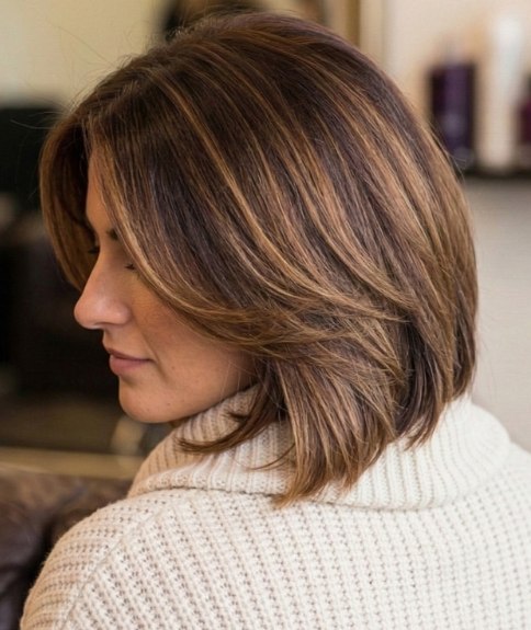 Medium-length hairstyle with a natural feel