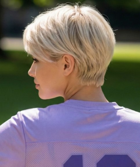 Sporty woman with her hair in a blonde pixie cut