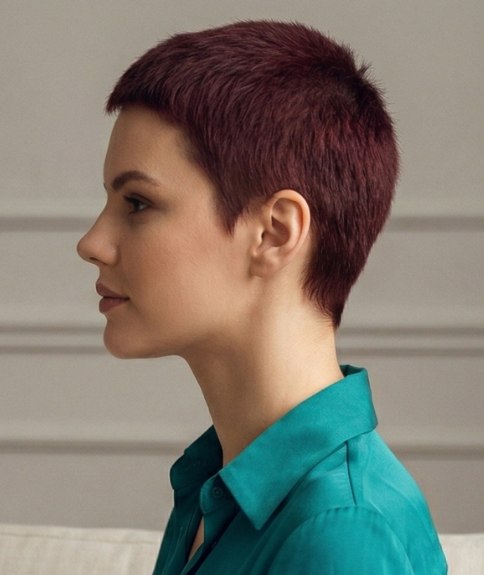 Minimalist short hairstyle for women