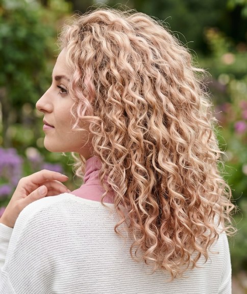 Long, curly hair with pink tones