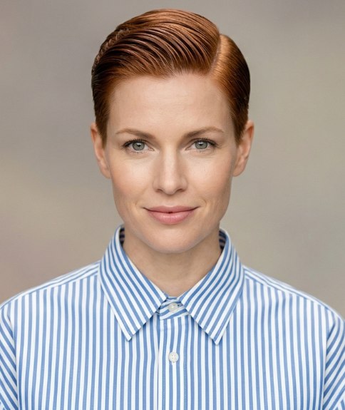 Very short hair with shine for women