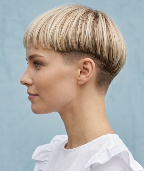 Blonde bowl cut for summer