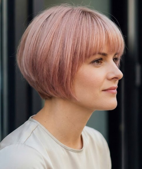 Youthful bob cut with pink coloring