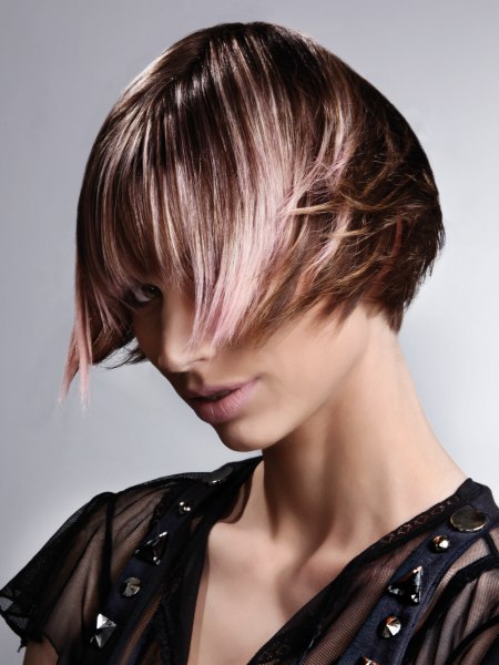 Short bob haircut with blonde highlights