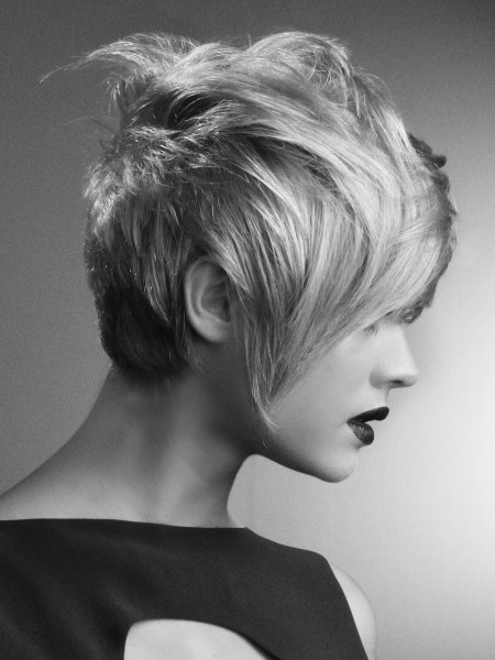 Expressive short haircut with a graduated neck