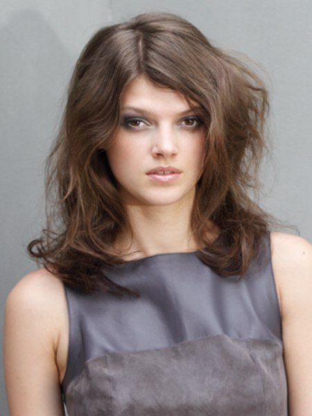 Chic shoulder-length hair with waves and volume