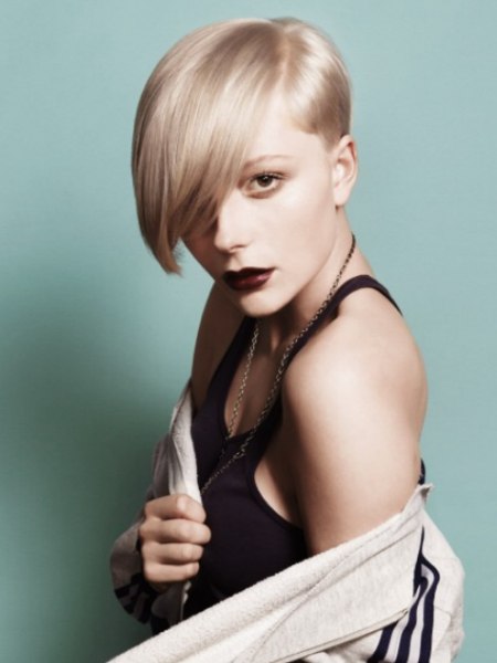 Short platinum blonde haircut with a long, plunging fringe