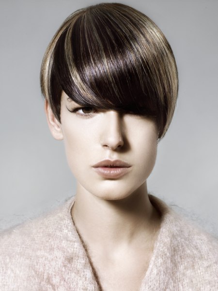 Smooth short haircut with silvery streaks