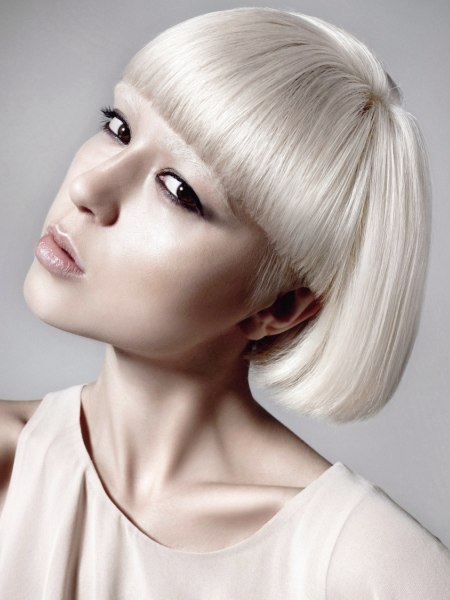 Short white bob with a simple design