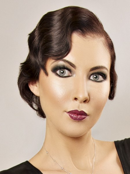 Short retro flapper bob hairdo with waves