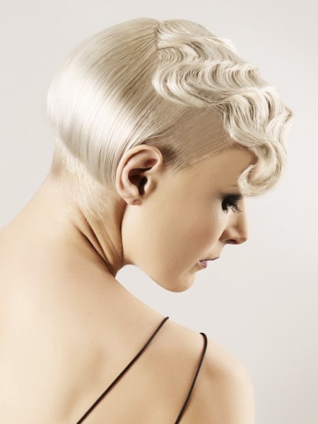 Short ear-length hair with finger waves