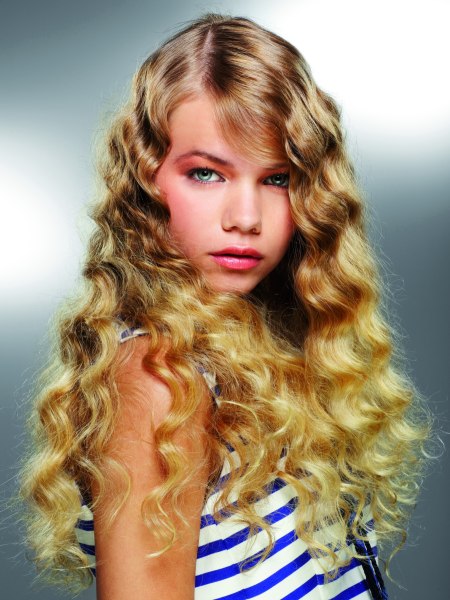 Long blonde hairstyle with ripples and waves