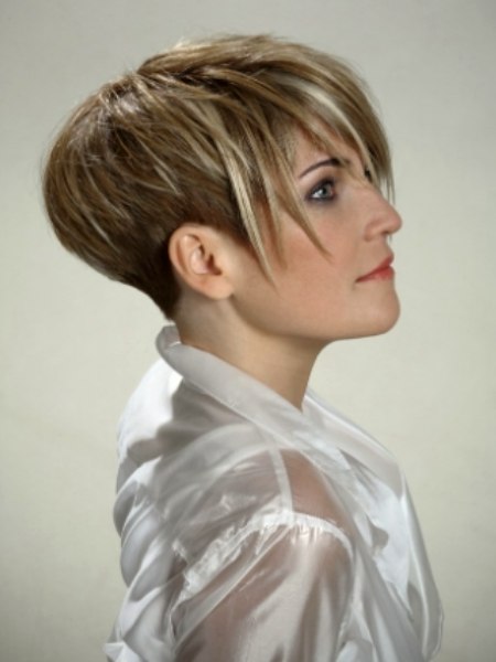 Short haircut with a short graduated neck