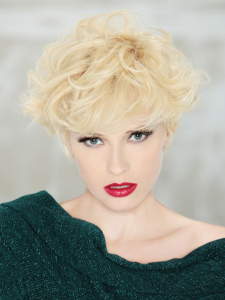 Soft style short blonde hair