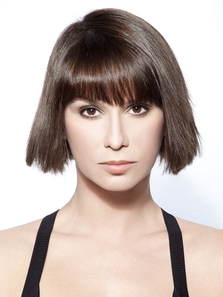 Timeless blunt short haircut for brown hair