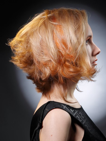 Modern collarbone-length haircut for girls