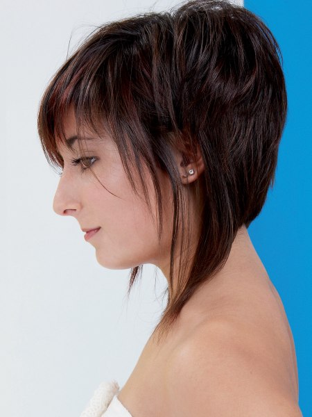 Haircut with an A-line shape and a high back