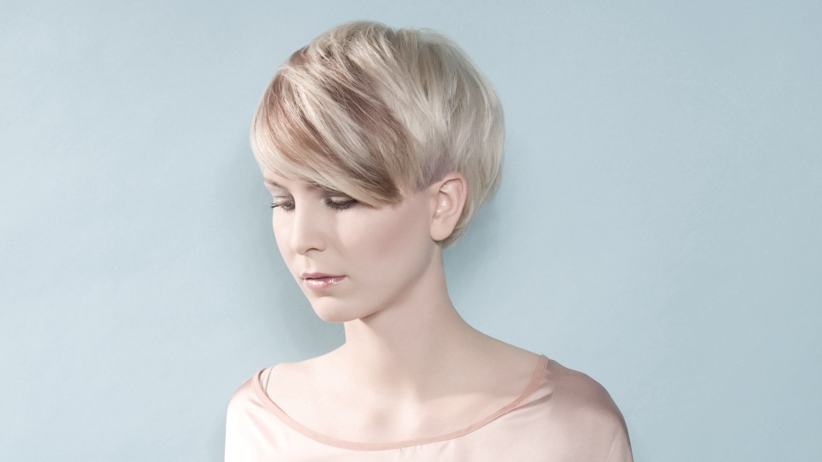 Sweet short hairstyle with the ears and neck exposed