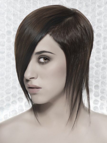 short hairstyle with elongated strands
