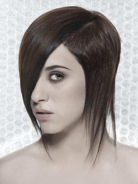 Short hairstyle with elongated strands