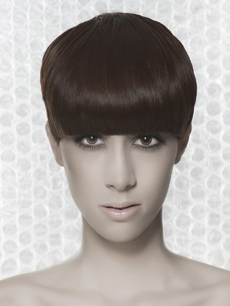 Short haircut with round bangs