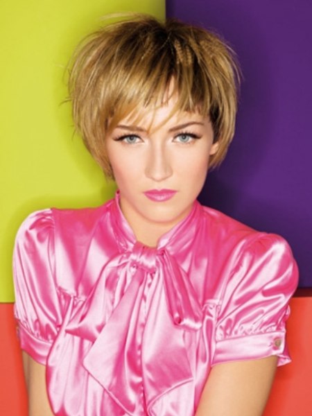 Cute short hairdo for sun-kissed blonde hair