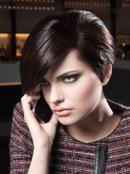 Short hairstyle with flexibility for the office