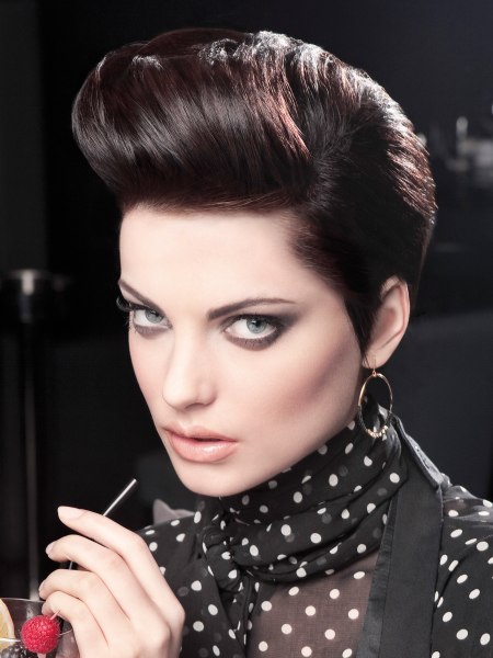 Short feminine haircut with a 1950s quiff