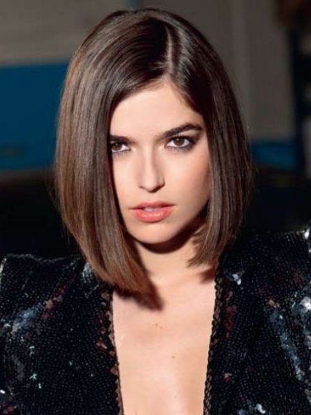 Brown hair, bob cut with a perfect below the chin length