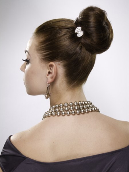 Timeless updo with the hair in a chignon