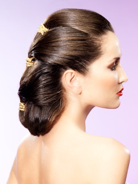 Elegant ponytail with volume