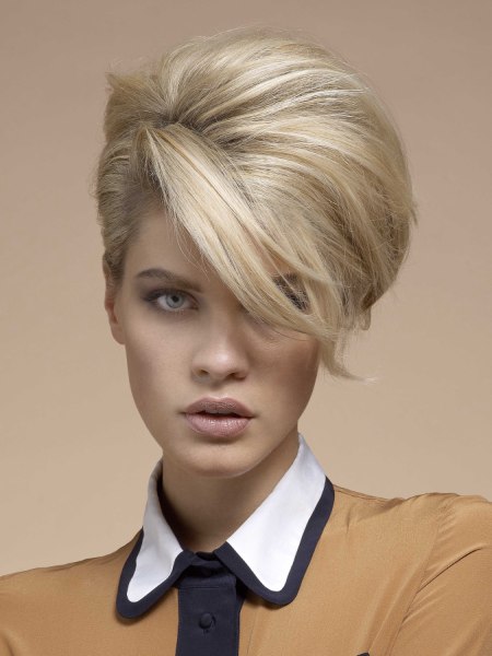 Short hairstyle with the fringe shifted to one side