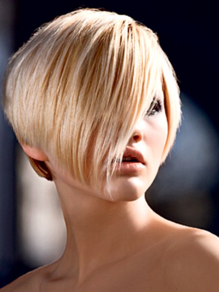 Super short bob hairstyle with a fringe that reaches the 