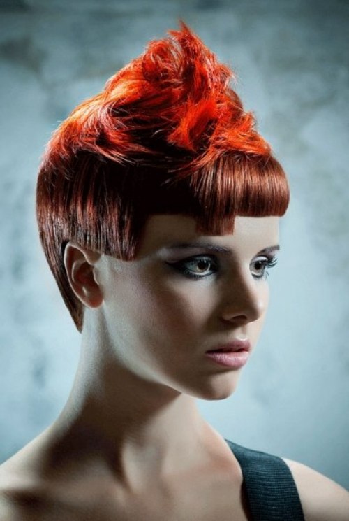 Colorful and fun hairstyles with inspiration from the 1960s and rock music