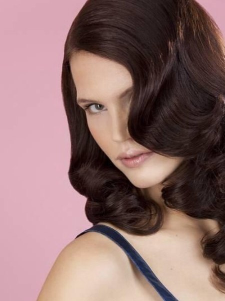 Glamour hairstyle with waves