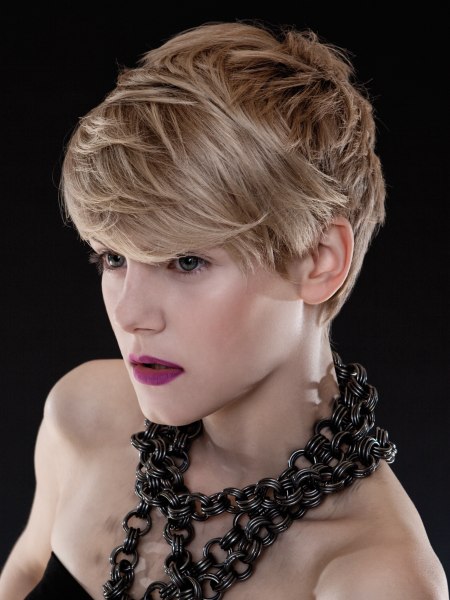 Short women's hairstyle with layers