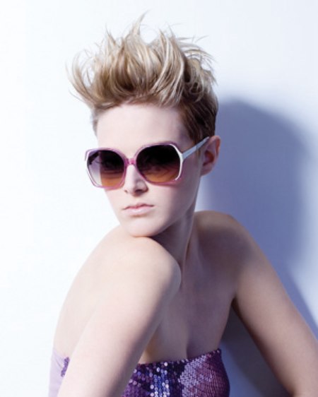 Glamour look with sunglasses and short blonde hair