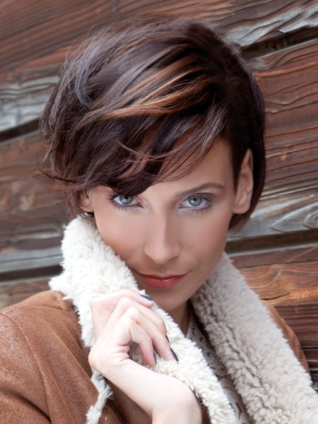 Flexible short haircut with finger-styling