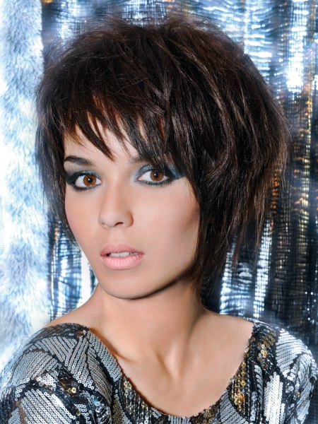 Carefree and ready to wear short hairstyle wit razor cutting