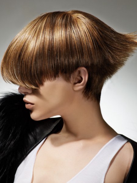 Short hairstyle with a powerful silhouette