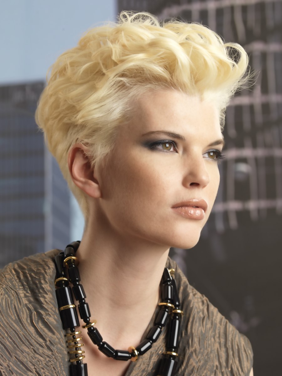 Short hairstyles for a woman who wants to express her own personality