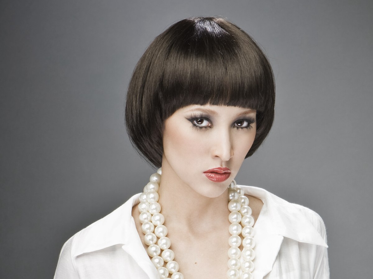 Mireille Mathieu hairstyle with the hair cut in a bowl 