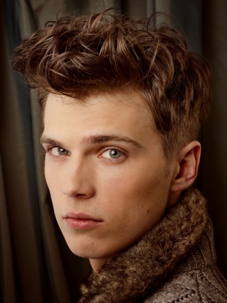Mens hairstyle with short sides for natural curls