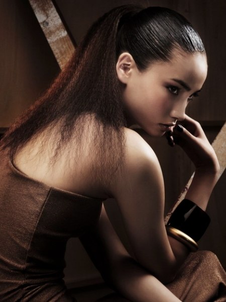 Frizzy creped ponytail