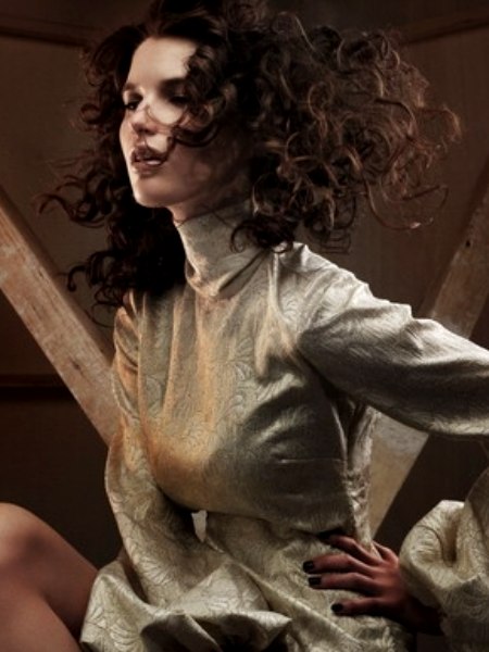 Free look with long curls