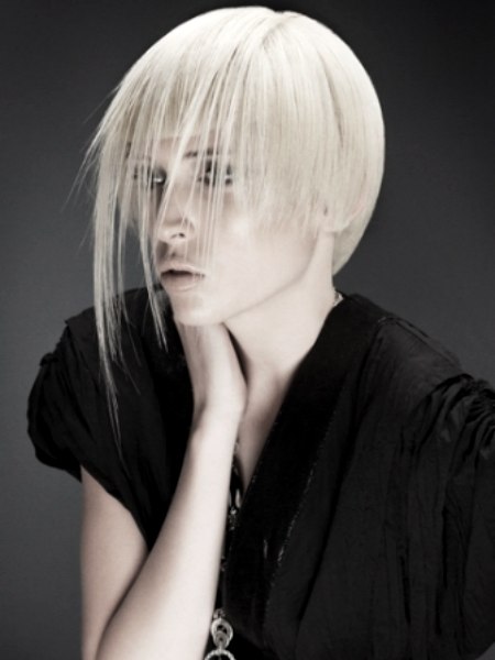Short two-stage haircut with a dramatic effect