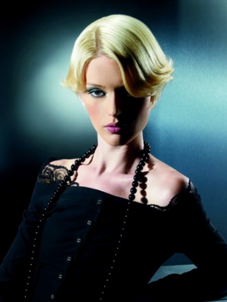 Neat short hairdo with a part on the side