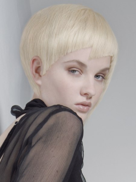 Short blonde hair with extravagant bangs