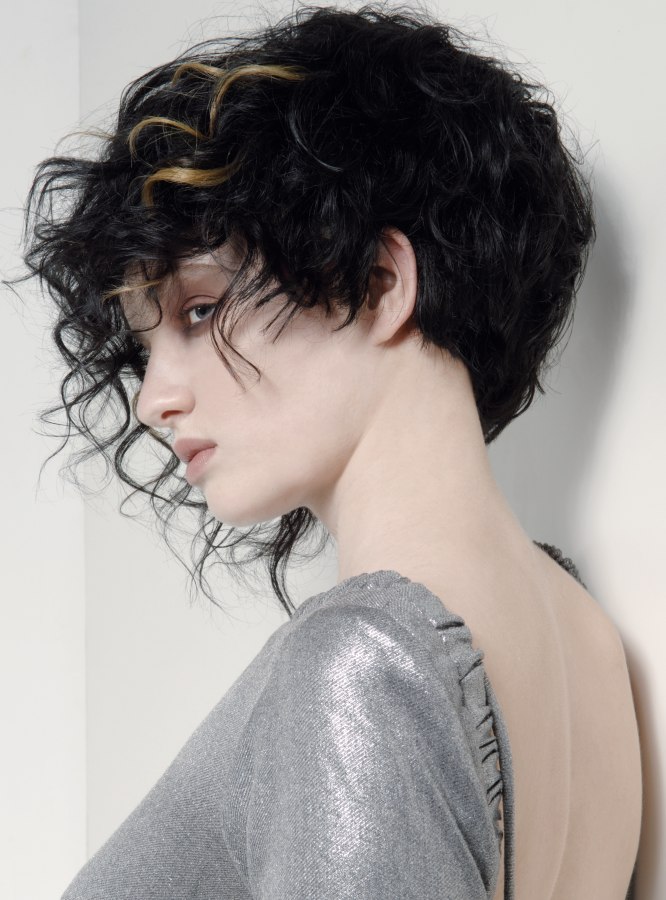 1006300 Curly Hair Stock Photos Pictures  RoyaltyFree Images  iStock   Wavy hair Hair Spring flowers outline