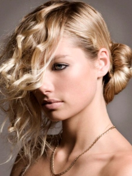 Partial updo with a knot